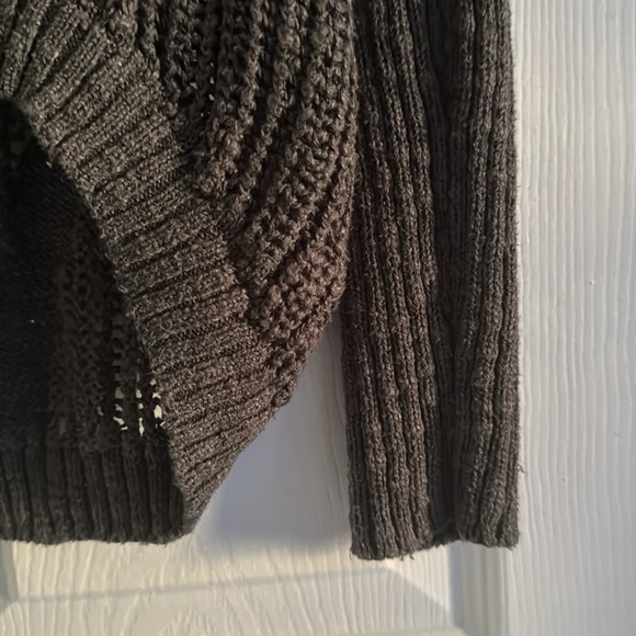 Gray sweater - Picture 5 of 9